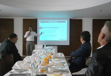 Alejandro Scheuch, consultor en planificación estratégica de explotaciones lecheras de Chile estuvo en Bogotá el 14 de noviembre. Foto: CONtexto Ganadero. modelo best fed de ganadería