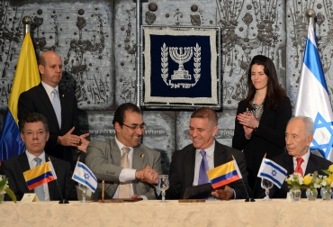 El presidente Juan Manuel Santos y su homólogo, Shimon Peres, oficializaron el final de las negociaciones. Foto: SIG. TLC con Israel