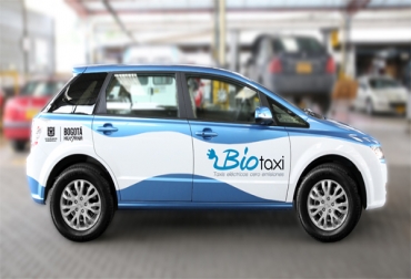 Un contingente de 50 taxis eléctricos recorre las calles de Bogotá. Foto: Ministerio de Medio Ambiente Taxis eléctricos en Bogotá