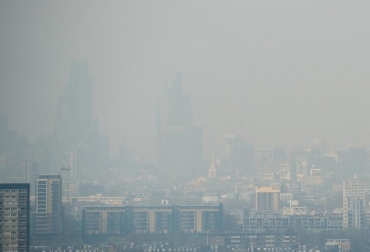 Imagen de archivo de una chimenea exhalando humo en una central energética de Newburg (Maryland), al noreste de EE.UU. Foto: Getty/AFP/Archivos Mark Wilson. contaminación ambiental