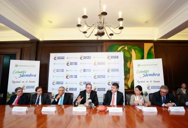 Implementan acuerdo para impulsar el desarrollo del mercado de productos agrícolas a través de la BMC. Foto: Cortesía. bolsa mercantil colombia
