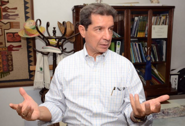 Lafaurie Rivera señala que mientras las propuestas que el mismo sector lechero realiza no tienen respuesta por parte de la institucionalidad pública, si tienen acogida las que formula la industria láctea. Foto: lanacion.com.co Colombia leche, fedegan, Ministerio de Agricultura, precio competitivo, CONtexto ganadero, ganadería colombia