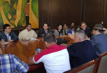 La reunión de los 18 dirigentes de Dignidad Agropecuaria con el ministro Valencia se prolongó por 4 horas. Foto: @CesarPachonAgro Reunión Dignidad Agropecuaria Ministerio Agricultura septiembre 2018, Plantón Dignidad Agropecuaria 20 septiembre 2018, plantón Mincomercio leche TLC Nueva Zelanda 2018, Dignidad Agropecuaria, reunión Dignidad MinAgricultura, Productores de leche, precio litro de leche colombia, TLC con Nueva Zelanda, Alianza Pacífico sector lácteo, CONtexto ganadero, ganaderos colombia, noticias ganaderas colombia