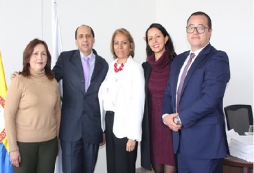 Deyanira Barrero León, gerente general del ICA, nombró personal técnico: Mariluz Villamil, Francisco Osorio, Deyanira Barrero, Ana María García y Diego Rojas. Foto: ICA. ICA, Nuevos directivos en cargos técnicos, Mariluz Villamil, Francisco Osorio, Deyanira Barrero, subgerencia de Protección Animal llegó Mariluz Villamil Sandoval MVZ microbiología, subgerencia de Análisis y Diagnóstico fue nombrada Ana María García Díaz Veterinaria microbióloga agrícola y veterinaria y microbióloga Industrial, Subgerencia de Protección Fronteriza a partir de hoy estará liderada por Diego Rojas Morea zootecnista, dirección técnica de Cuarenta Animal estará a cargo de Francisco Javier Osorio