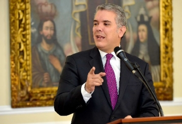 Con esta Ley, el Presidente Duque está cumpliendo el compromiso que asumió con quienes en consejos de seguridad, talleres Construyendo País y en reuniones gremiales le pidieron su apoyo para combatir esa conducta ilegal en los campos colombianos. Foto: id.presidencia.gov.co abigeato, Duque, presidente Duque sanciona ley que endurece las penas para el abigeato, ley Ley 1944 del 28 de diciembre de 2018, Ley 1944 del 28 de diciembre de 2018, ganadería colombiana, vacas, contexto ganadero, noticias ganaderas