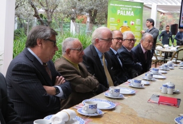 De izquierda a derecha: Juan Manuel Luna, gerente de la Sociedad Colombiana de Medicina Preventiva y Ortomolecular; Carlos Corredor, vicerrector de regionalización de la Universidad Simón Bolívar; Jens Mesa Dishington, presidente ejecutivo de Fedepalma; Juan Carlos Santacruz, director de la Fundación Colombiana del Corazón; Jaime Calderón, presidente de la Fundación Colombiana del Corazón; y Jorge Arenas, cardiólogo independiente fedepalma, comité médico, beneficios del consumo de aceite de palma, nutrientes del aceite de palma, Ganadería, ganadería colombiana, noticias ganaderas, noticias ganaderas Colombia, CONtexto ganadero