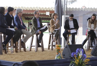 El ministro de Agricultura Andrés Valencia y su equipo hicieron rendición de cuentas el pasado viernes 21 de diciembre en el C.I. Tibaitatá de Agrosavia. Foto: @AndrsValencia9 Rendición de cuentas Ministerio Agricultura 2018, rendición de cuentas ministro Agricultura 2018, ministro Agricultura Andrés Valencia Pinzón, Andrés Valencia Pinzón, Ministerio de Agricultura, fedegan, Federación Colombiana de Ganaderos, ministro Agricultura Colombia 2018, rendición de cuentas ministro Agricultura, ayudas Gobierno ganaderos, CONtexto ganadero, ganaderos colombia, noticias ganaderas colombia
