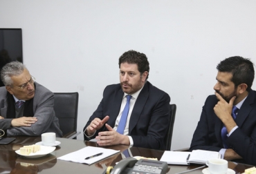Los viceministros de Colombia (centro) y Perú sostuvieron una reunión para conocer las instituciones financieras que impulsan el sector. Foto: gob.pe. Ganadería, ganadería colombia, noticias ganaderas, noticias ganaderas colombia, CONtexto ganadero, colombia-perú, viceministro de Desarrollo Rural, Javier Pérez Burgos, Ministerio de Agricultura de Colombia, viceministro de Desarrollo e Infraestructura Agraria, Jorge Montenegro Chavest, Agrobanco, finagro, Agroideas, Sierra y Selva Exportadora, Fondo Sierra Azul, gabinete binacional, gabinete binacional Colombia y perú