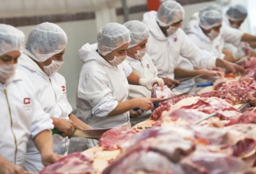 Este pacto, uno de los 12 formulados para distintos sectores económicos, busca fortalecer la cadena cárnica e impulsar las exportaciones de la proteína en los próximos años. Foto: infoagro.com.ar Pacto carne Colombia, pacto por el crecimiento económico carne Colombia, pacto por el crecimiento del sector cárnico, pacto sector cárnico 2020, qué contiene el pacto sobre el sector crecimiento del sector cárnico, balance pacto crecimiento sector cárnico, ganaderos, industriales, Estado, fomento al consumo de carne en estratos de bajos recursos, Vicepresidencia de la República, fedegan, Fondo Nacional del Ganado, Ganadería, ganadería colombia, noticias ganaderas, noticias ganaderas colombia, CONtexto ganad