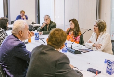 “Todos tenemos que tener un norte: la transformación de los sistemas agroalimentarios”, dijo Lubetkin. Foto Twitter Mario Lubetkin, Representante Regional de la FAO para América Latina y el Caribe, y la ministra Cecilia López