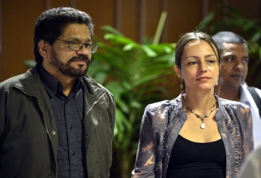 El comandante de las Farc Iván Marquez y la guerrillera Tanja Nijmeijer en La Habana el 18 de enero de 2013 © AFP adalberto roque Diálogos de paz en La Habana