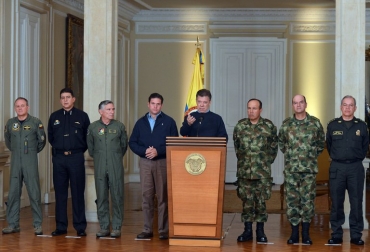 El presidente de Colombia Juan Manuel Santos con jefes militares en Bogotá el 20 de enero de 2013 © AFP cesar carrion Proceso de paz en Colombia