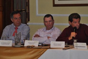 Los miembros de la entidad esperan que la reunión con el presidente Santos sea el punto de partida para salvar la ganadería. Foto: CONtexto Ganadero. Cámara Gremial de la Leche