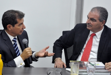 “Transformaremos este sector y quiero hacerlo con ustedes” fue la invitación del ministro Iragorri a los ganaderos. Foto: CONtexto ganadero. aurelio iragorri y josé félix lafaurie