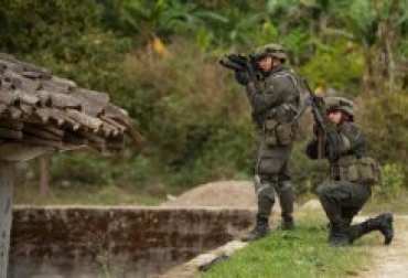 Soldados colombianos en un combate contra las FARC en julio de 2012 © AFP/Archivo luis robayo Soldados colombianos en un combate contra las FARC en julio de 2012 © AFP/Archivo luis robayo