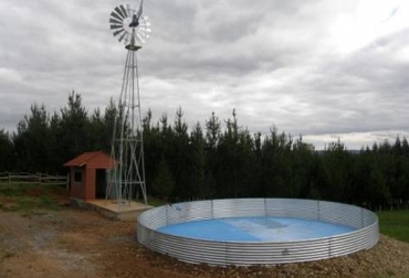 Muchos y variados factores afectan el consumo de agua, pero tal vez los principales son el medioambiental y el tipo de alimento. Foto: Cortesia. acueducto ganadero