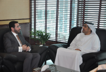 Faihan Alfayez, embajador de Colombia; Abdullah Al Maeni, director de ESMA. Foto: Cortesía. La autoridad de Metrología y Estandarización de Emiratos Árabes - ESMA ha dicho que requiere contar con la certificación HALAL de empresas reconocidas por ellos.