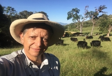 “El Angus tiene aptitudes de rusticidad, habilidad materna, marmóreo y precocidad que se deben mantener y fortalecer”, dijo Antonio José Piñeros. Foto: Ganadería Tierraleja Aberdeen Angus. Colombia, ganadería angus, Ganadería Tierraleja Aberdeen Angus, Antonio José Piñeros, Angus puro, producción de animales para sacrificio, produce carne de primera calidad, bonificaciones por calidad, Municipio de Algeciras, Huila y Caquetá, pastoreo racional voisin, silvopastoreo, 35.000 árboles, retención de hembras, CONtexto ganadero, noticias de ganadería colombiana