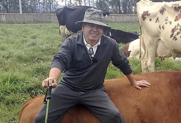 “Colombia tiene una imagen de genética bovina muy valiosa a nivel internacional”, dijo Carlos Jairo Gómez. Foto: entrevista: agustiniano75.net Colombia tiene el mejor ganado Brahman del mundo entero, Carlos Jairo Gómez Torres, padre de la Transferencia de Embriones, experto en genética, sacar provecho de la genética, genética bovina valiosa a nivel internacional, costo país, campo es considerado de seguridad nacional, genética de simmental y Jersey, genética de Holstein, CONtexto ganadero, noticias de ganadería colombiana.