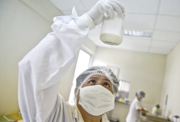 Existen diferentes pruebas para medir la calidad de la leche que se pueden realizar a nivel de finca para conocer el estado en que se encuentra el producto antes de su comercialización. Foto: valoragro.com.py leche, calidad, pruebas, Agrosavia, análisis, diagnóstico, sistema productivo, indicadores, producción composicional, sanitario, producción higiénica, Buenas Prácticas, ordeño, cantinas, muestras, homogenizar, tanque, cultivo bacteriológico, ubres, inflamadas, enrojecidas, mastitis, prueba de alcohol, ácida, bacterias, color, olor, blanco, organoléptica, coágulos, Ganadería, ganadería colombia, noticias ganaderas colombia, CONtexto ganadero