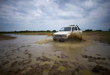 El problema de las vías afecta negativamente los ingresos de los hogares, los precios y la producción de alimentos. Foto: AFP. Ganadería, ganadería colombia, noticias ganaderas, noticias ganaderas colombia, CONtexto ganadero, vías, vias terciarias, vias terciarias en colombia, estado vias terciarias, seguridad alimentaria, seguridad alimentaria en colombia, agencia de noticias UN, Stefany Sepúlveda Ayala, garantizar la seguridad alimentaria en Colombia,