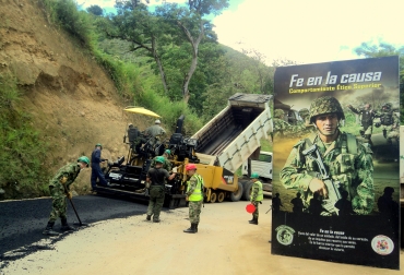 Los Ingenieros saben que deben llegar al corazón nacional con sus proyectos que definitivamente cambian vidas. Foto: Ingenieros Militares. Ingenieros Militares de Colombia