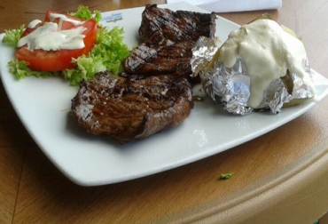 Evitar adicionar salsas y aceites es una de las condiciones para tener un producto más saludable. Foto: CONtexto Ganadero. Corte de carne