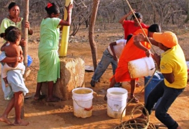 En Colombia, cada habitante dispone de 34 mil m3 de agua al año, que en temporadas secas disminuye a 26 mil 700 m3. Foto: Defensoría del pueblo. Falta de agua en Colombia